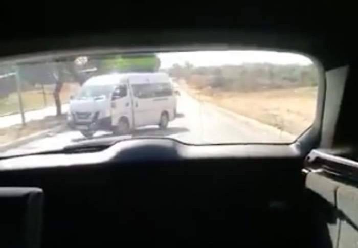 بالفيديو: رد فعل شرطي سير بعدما حاولت امرأة الفرار بسيارتها قبل تدوين المخالفة!