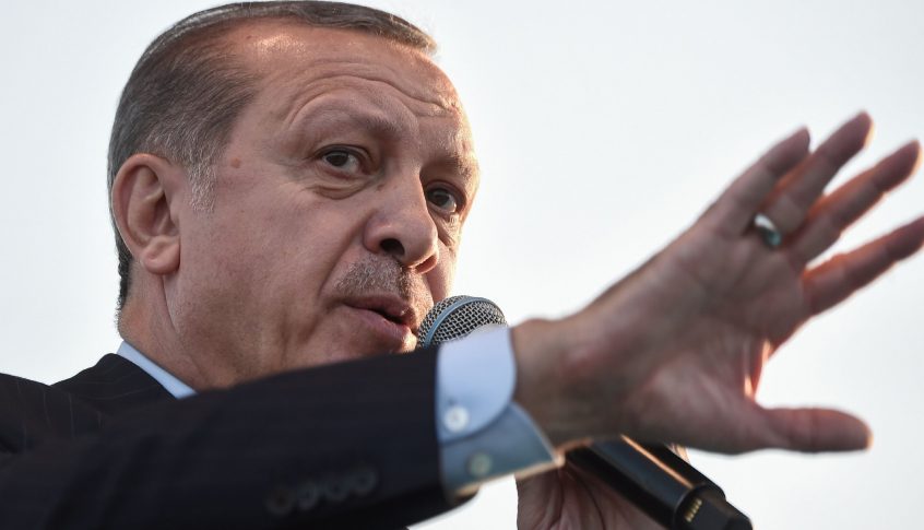 أردوغان يقيل وزير النقل تزامناً مع أزمة كورونا