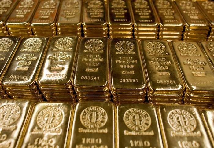 الذهب يحوم عند ذروة 3 أشهر بعد بيانات أميركية ضعيفة