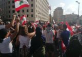 المتظاهرون في ساحتي رياض الصلح والشهداء يطالبون باسترجاع الأموال المنهوبة