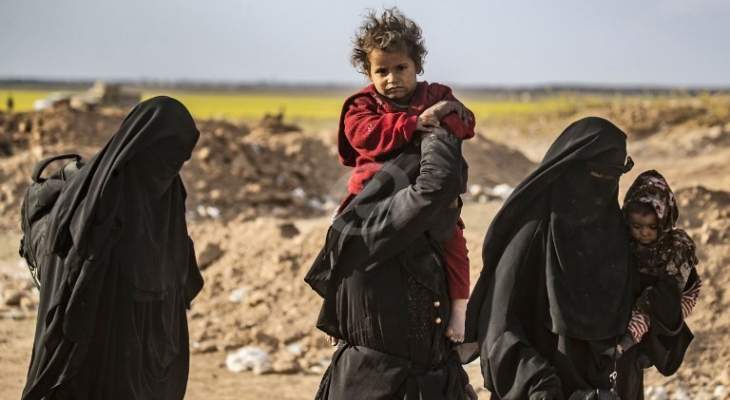 إخلاء مخيم عين عيسى إثر فرار عوائل تنظيم داعش بعد قصف تركي