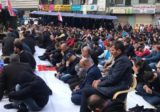 المحتجون عند تقاطع المرج بر الياس ومجدل عنجر المصنع أدوا صلاة الجمعة بالقرب من الخيم