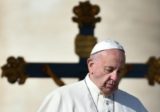 البابا فرنسيس يدعو إلى الحوار لإيجاد حلول عادلة للأزمة في لبنان