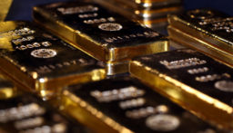 الذهب يتجه نحو أفضل أداء أسبوعي في شهر وسط آمال خفض الفائدة