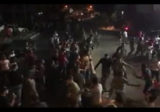 بالفيديو: اشكال بين اللمتظاهرين في ساحة العبدة تطور إلى اعتداء بالسكاكين والعصي والجيش يتدخل