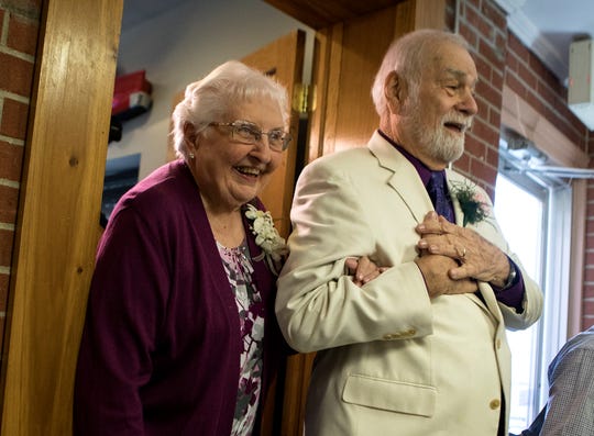 بعد 63 عاماً التقيا وتزوجا