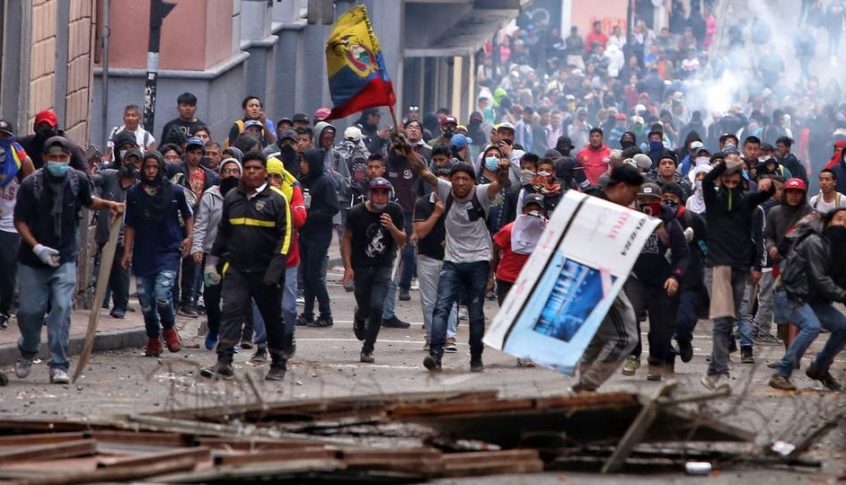 رئيس الإكوادور يعلن حظر التجول في العاصمة كيتو