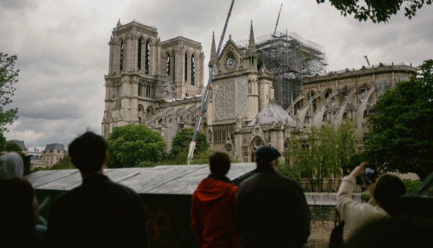 حريق “Notre-Dame” .. مسلسلاً قصيراً