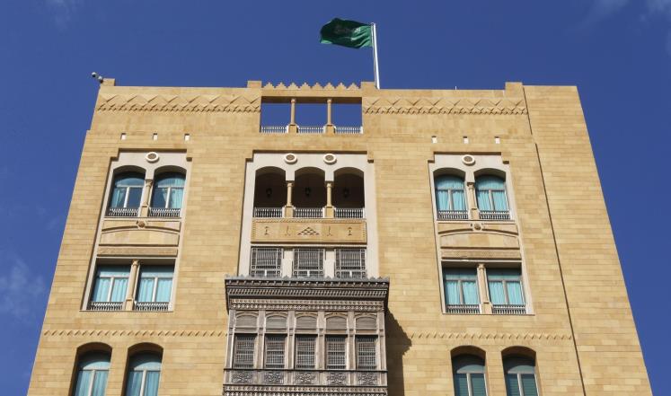 السفارة السعودية في لبنان تعلق أعمالها مؤقتا