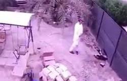 بالفيديو: حفرة تبتلع رجلا في الكويت