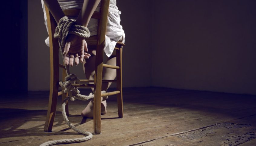 توقيف عصابة خطفت عائلة بعدما عزبتها وابتزت ذويها في الخارج بهدف الحصول على فدية مالية