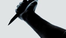 عاملان سوريان يعتديان على مواطن طعناً بالسكاكين في الهرمل