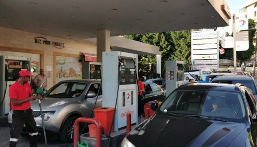 تفاوت في فتح محطات الوقود في جبيل