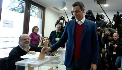 سانشيز يتصدر الانتخابات في إسبانيا واليمين المتطرف يحرز تقدماً