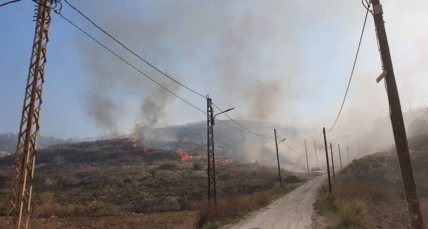 اندلاع النيران في مساحات شاسعة من الأحراج في خراج بلدتي جويا ووادي جيلو