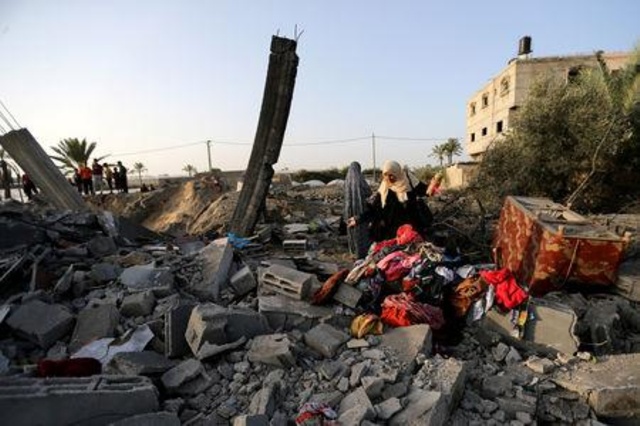 رئيس الوزراء الفلسطيني يدعو إلى تدخل دولي لوقف “العدوان” على غزة