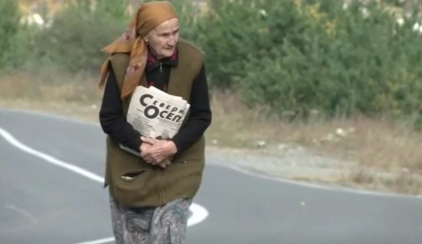 بالفيديو: عجوز تقطع 40 كيلومتراً مشياً لإيصال رسائل بريد!