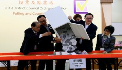 خصوم بكين يتجهون لاكتساح انتخابات هونغ كونغ
