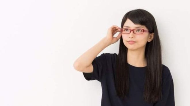 اليابان تحظّر ارتداء النظارت الطبية!