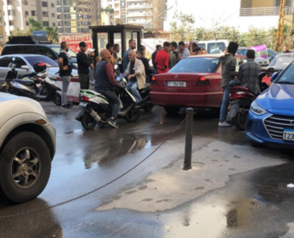 مسيرات في طرابلس واقفال مصلحة مياه لبنان الشمالي