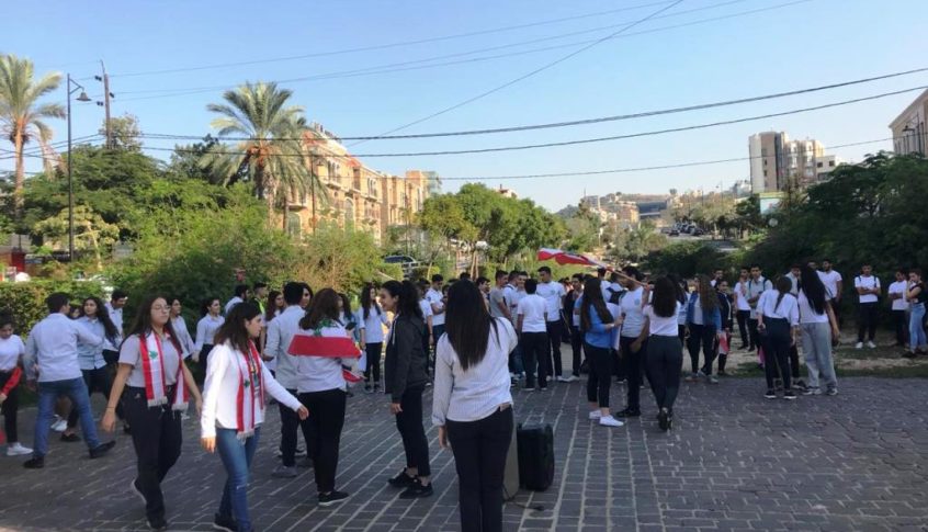 تجمع للطلاب في الشارع الروماني في جبيل