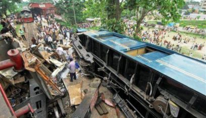 مقتل 15 شخصا في اصطدام قطارين في بنغلادش