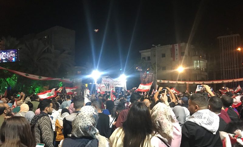 تجمع للمتظاهرين في ساحة إيليا وتحية للجيش
