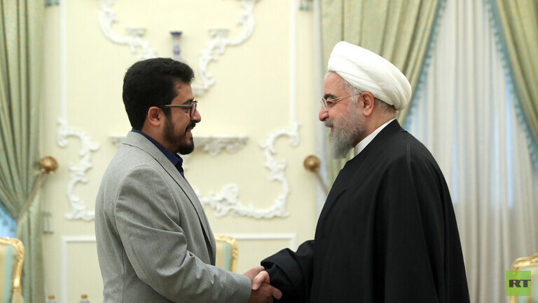 روحاني أثناء استقباله سفير صنعاء: ندعمكم في زمن الحرب والسلم