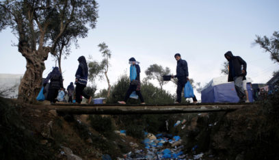 اليونان: على تركيا وقف الابتزاز بملف المهاجرين