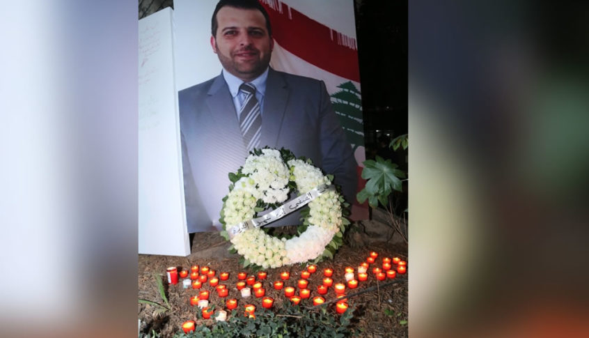 عائلة علاء ابو فخر تقبلت التعازي بوفاته في ساحة الشهداء