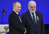 بوتين قلّد أبو زيد وسام الاتحاد الروسي للصداقة