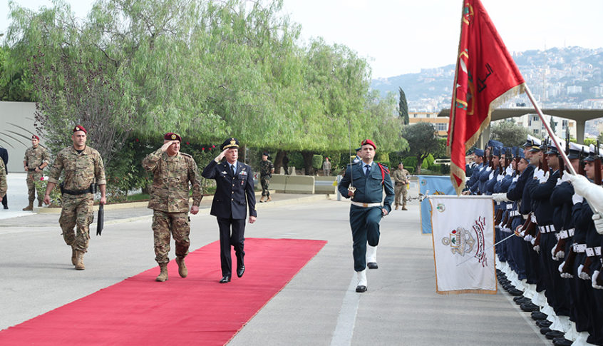 قائد الجيش استقبل رئيس أركان الدفاع الإيطالي وجرى التداول في علاقات التعاون بين جيشي البلدين