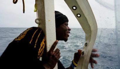 إيطاليا تسمح برسو سفينة إنقاذ إسبانية تقل مهاجرين