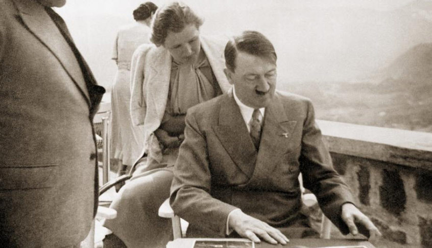 مزاد علني بألمانيا يعرض قبعة هتلر وفساتين زوجته وتذكارات نازية أخرى