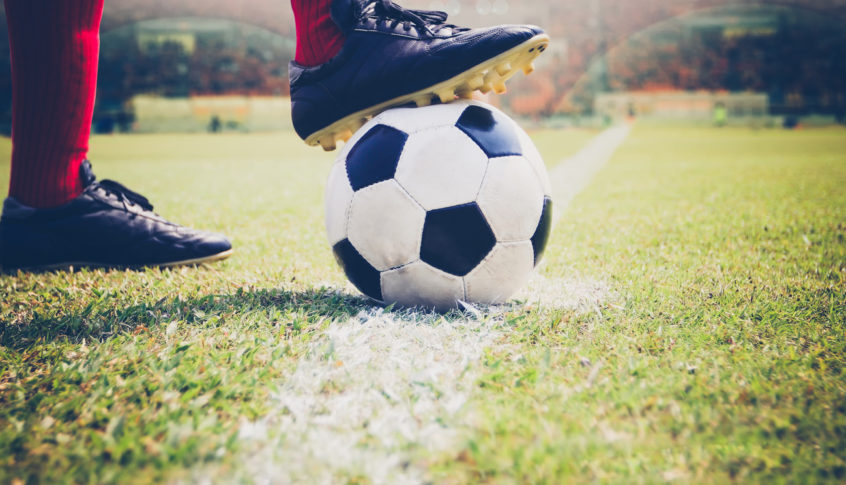 “كورونا” قد يجبر الـ”فيفا” على تعديل غريب في قوانين كرة القدم
