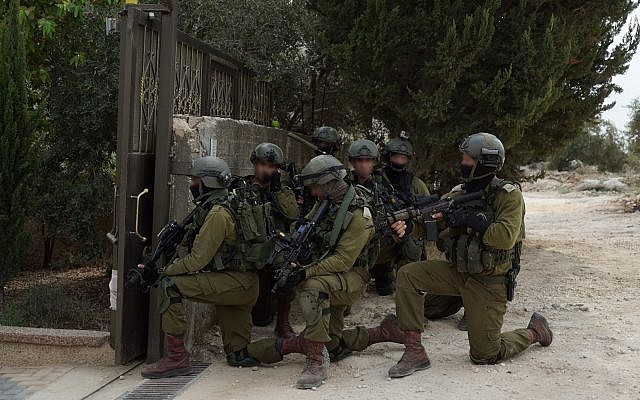 إصابة 4 فلسطينيين في مواجهات مع قوات إسرائيلية جنوب نابلس