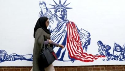 إيران تكشف عن رسوم جدارية مناهضة لواشنطن في السفارة الاميركية