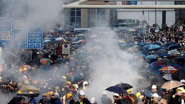 السلطات الصينية تدعو هونغ كونغ إلى الحزم مع المحتجين