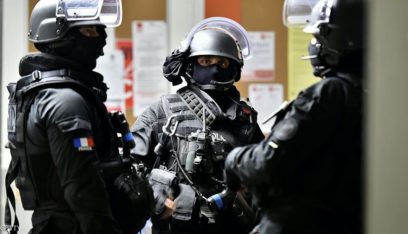 الادعاء الفرنسي: منفذ هجوم باريس الارهابي طلب من التلاميذ إرشاده لضحيته