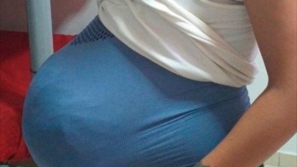 بالصورة: ضبط امرأة حامل في 15 قطعة حشيش بالصدفة
