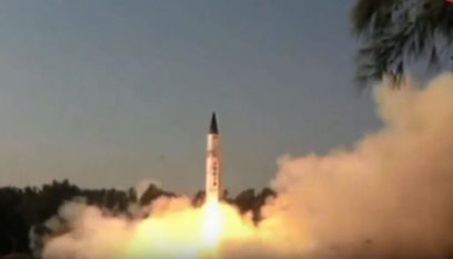 روسيا أطلقت الصاروخ سويوز حاملا قمرا صناعيا عسكريا إلى الفضاء