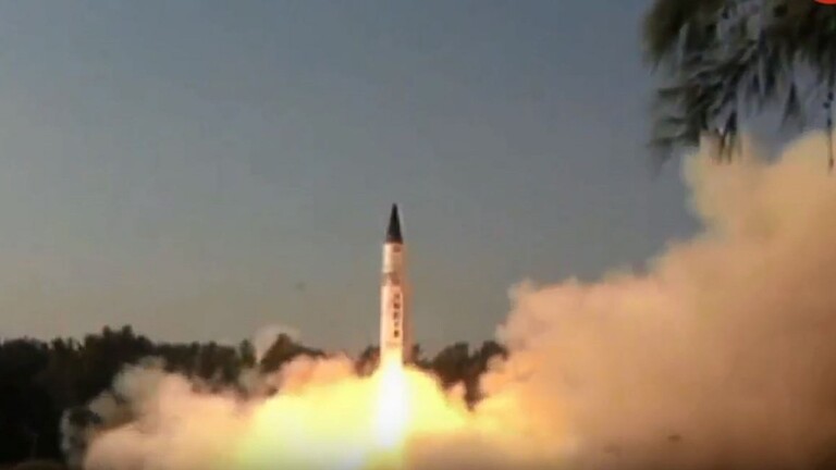 روسيا أطلقت الصاروخ سويوز حاملا قمرا صناعيا عسكريا إلى الفضاء