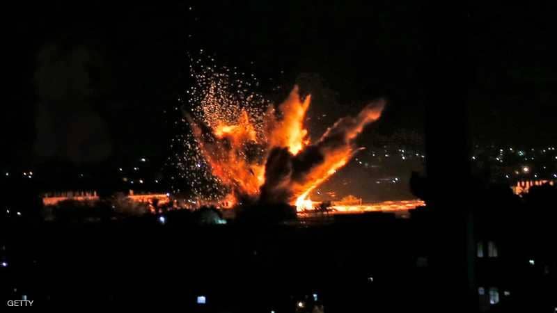 قصف إسرائيلي على غزة ردّاً على إطلاق صواريخ وبالونات حارقة من القطاع