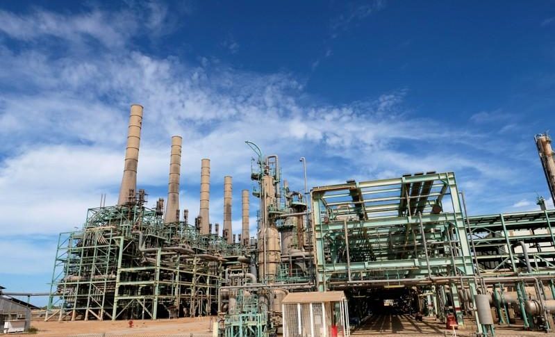 إيرادات مؤسسة النفط الليبية ترتفع 21% في تشرين الأول