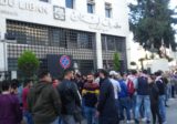 وصول المحتجين مبنى مصرف لبنان