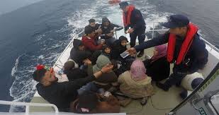 ضبط 46 مهاجرا أفغانيا غربي تركيا أثناء محاولتهم التسلل إلى جزيرة يونانية