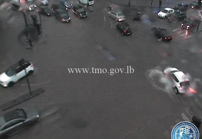 بالصور والفيديو: الأمطار تغرق العديد من الطرقات