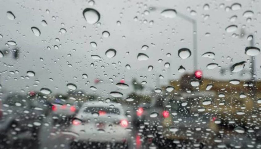 الطقس غدًا غائم جزئيًا إلى غائم مع أمطار متفرقة وبرق ورعد