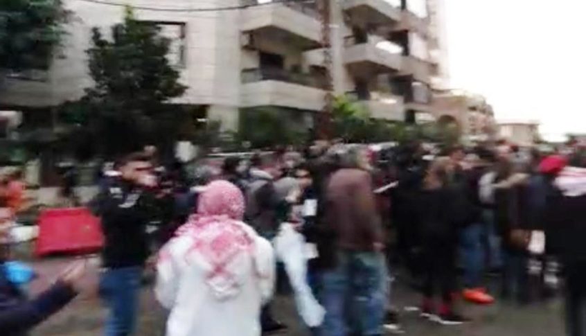 جهاز الطوارئ والإغاثة: إصابة 40 شخصا على أثر تظاهرة أمام منزل أحد النواب في طرابلس