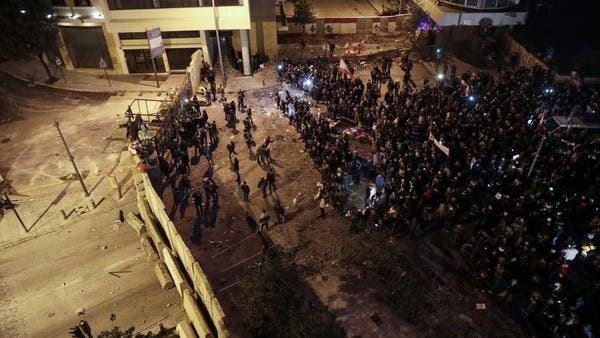 قوى الأمن: نطلب من المتظاهرين السلميين مغادرة ساحة رياض الصلح